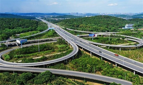 和政钢筋套筒应用于高速公路